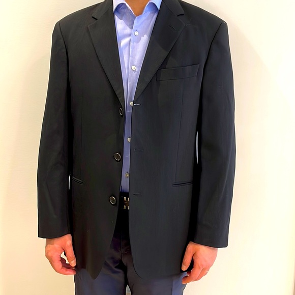 Hugo Boss Wool Suit (rarely worn) - Picture 1 of 14